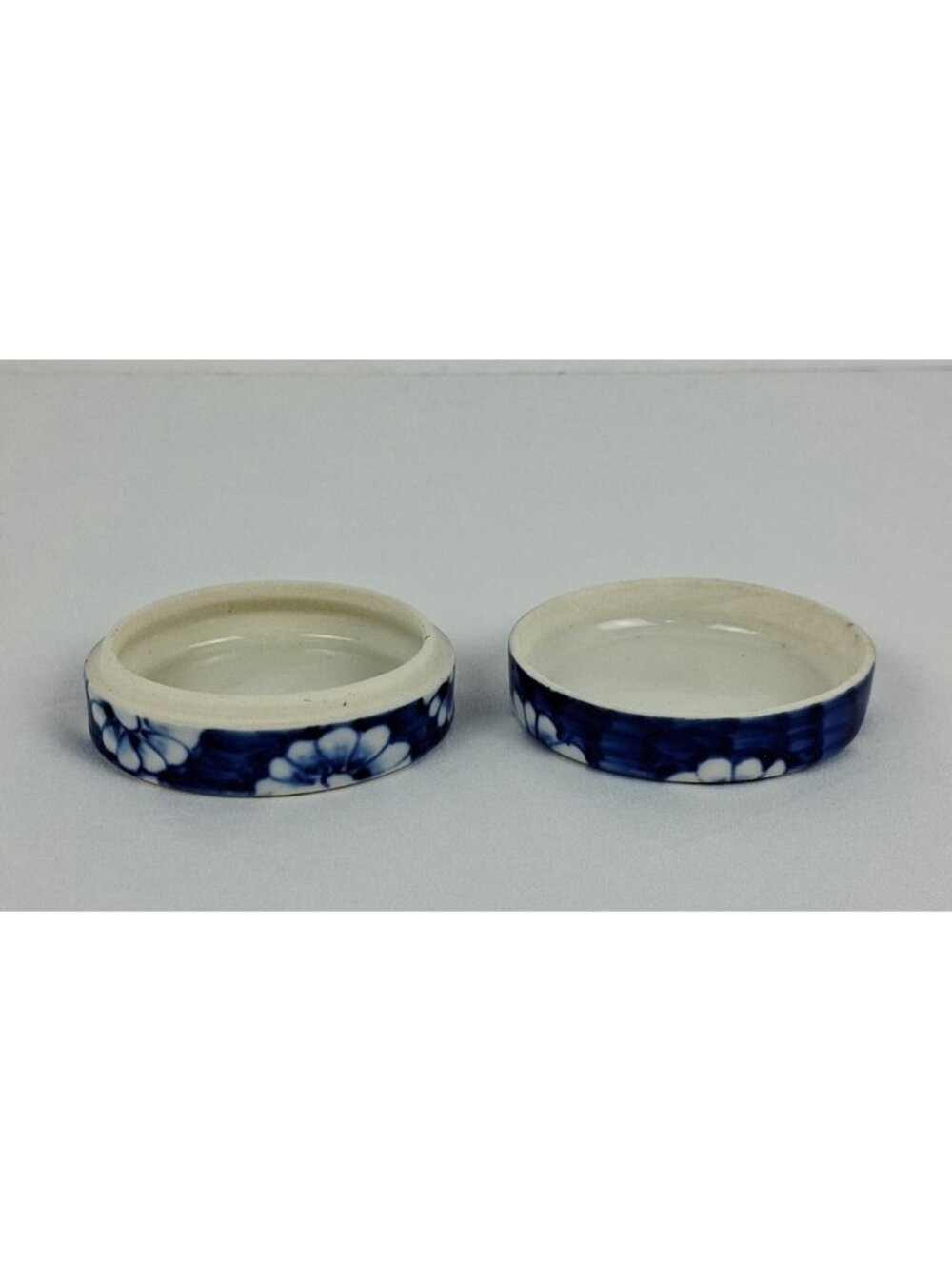 Unbranded Vietnamese Blue Floral Round Lidded Trinket Box - Picture 3 of 4